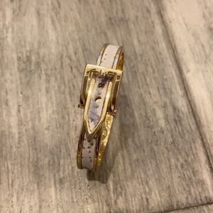 Buckle bracelet-gold w blue leather-like accent